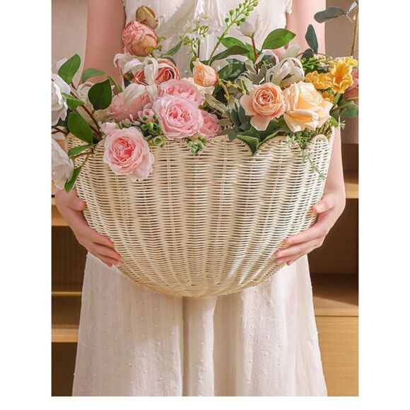 Amazon.com: Quincry Scalloped Wicker Wall Basket,Scallop  Scalloped Wicker Wall Basket, Scallop Hanging Rattan Basket, Off-White, New